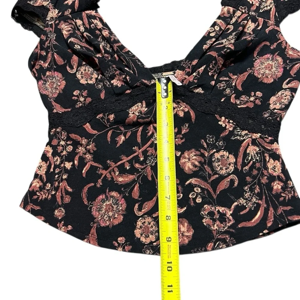 Free People Emery Top Cropped Lace Trim Floral Print Deep V Women’s Size Small